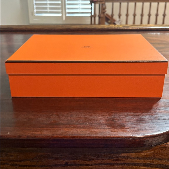 HERMÈS Paris Medium\Large Orange Gift Box - Picture 4 of 6